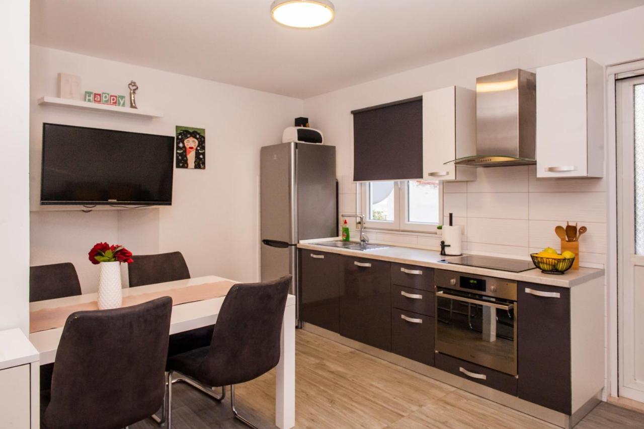Miki - City Center With Large Balcony Apartman *